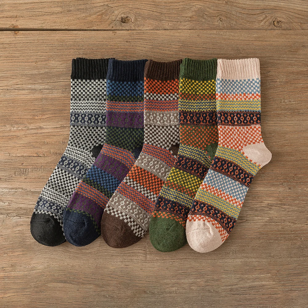 Cozy Comfort: Retro-Style Thick Warm Wool Socks 5-Pair Set - Cozy cool design 1