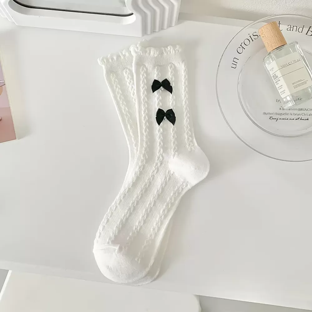 Sweet Elegance: Japanese Sweet Girl Bowknot Ruffle Tube Socks - White design 1
