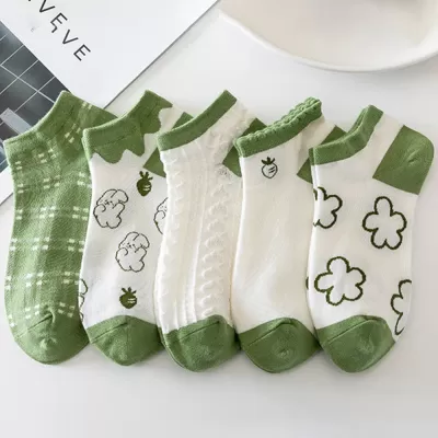 Avocado Delight: Kawaii Ankle Socks Set - White Green