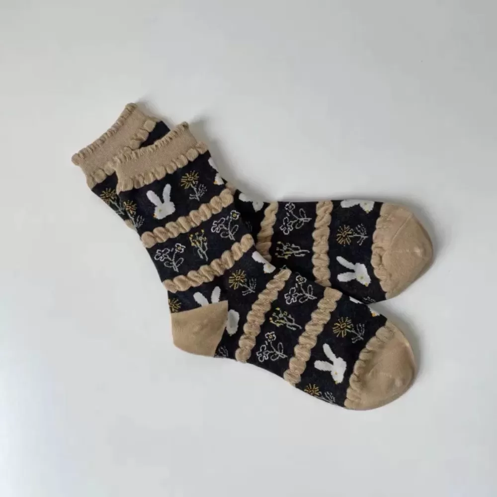 Sweet Blossoms: Harajuku-Inspired Kawaii Mid-Tube Socks - Black beige design