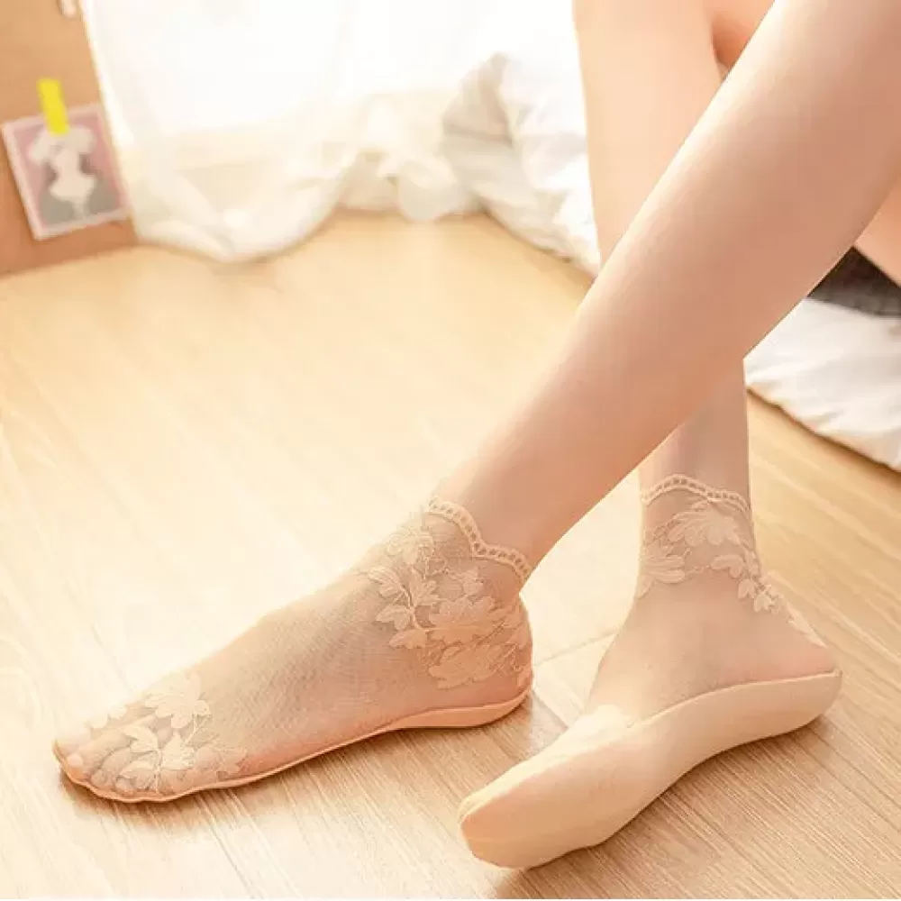 Lolita Invisible Lace Boat Socks – Elegant Hollow Non-Slip Design - SKIN