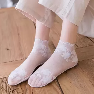 Lolita Invisible Lace Boat Socks – Elegant Hollow Non-Slip Design - WHITE