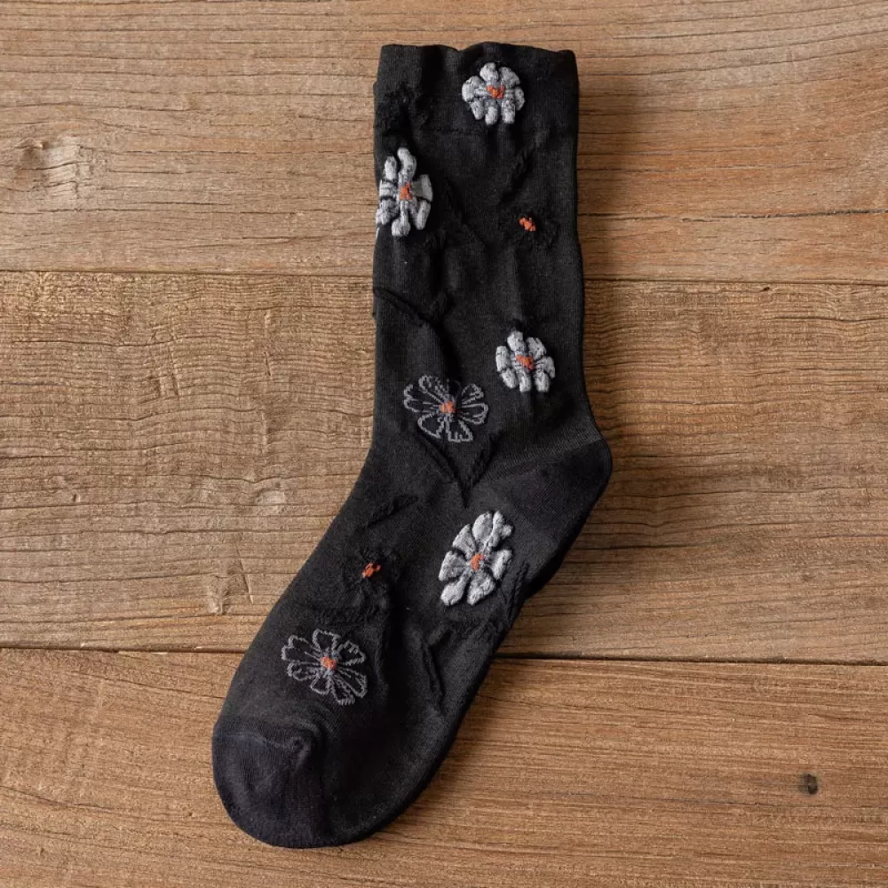 Floral Elegance: Korean Cotton Vintage Harajuku Crew Socks - Black floral ornament