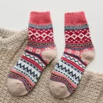 Retro Knitted Pattern Wool Socks – Cozy & Fashionable for Autumn/Winter - Pink