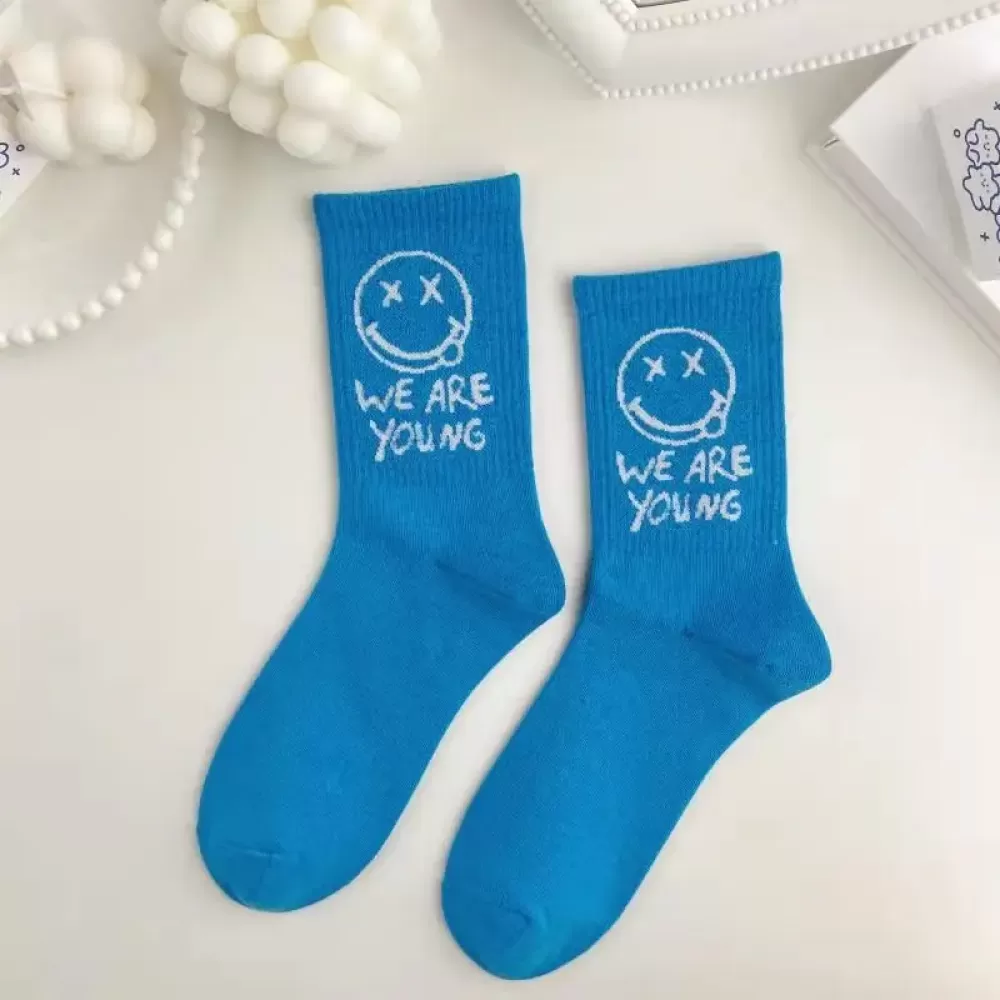 Skyline Cruise: Japanese Hip-Hop Skateboard Socks - Blue