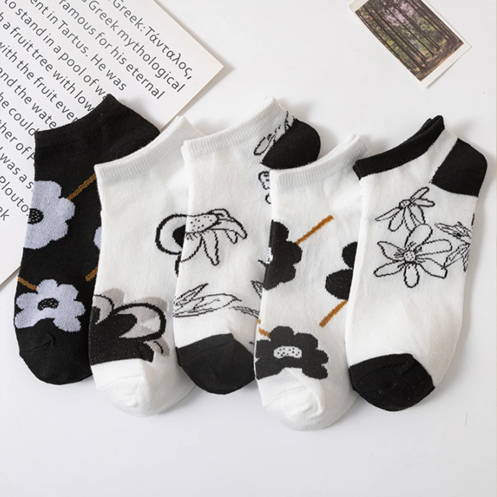 Avocado Delight: Kawaii Ankle Socks Set - White Black Flowers