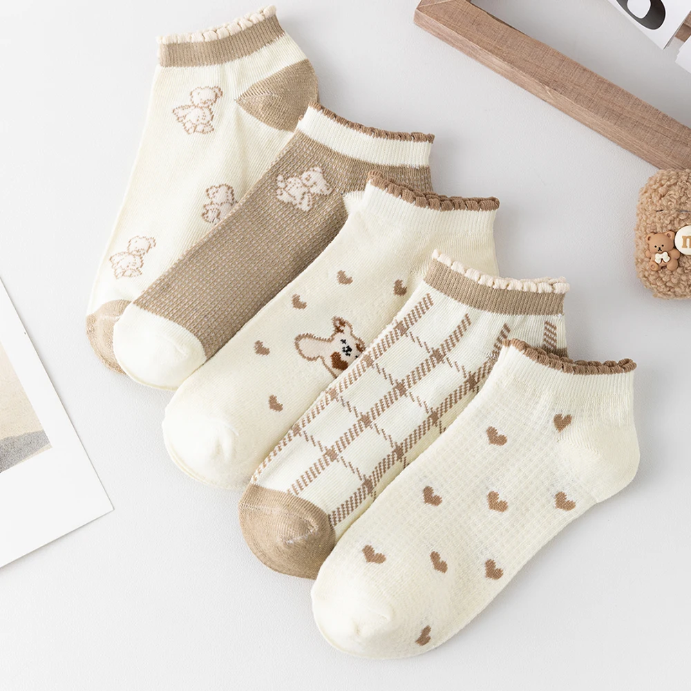 Avocado Delight: Kawaii Ankle Socks Set - White Beige Hearts Bear