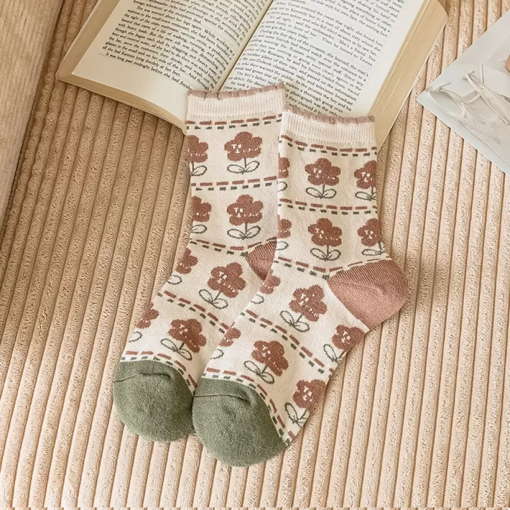 Sweet Flower Pattern Cotton Socks – Fashionable Green Medium Tube Socks for Women - Kawaii design cool design 5